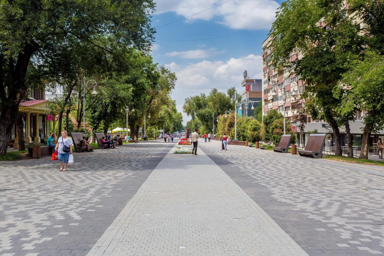 Прекрасные Апартаменты На Арбате Almaty Exteriér fotografie